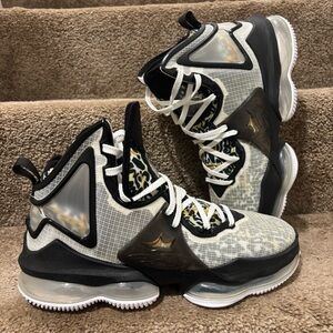 Nike LeBron 19 Royalty Basketball Fashion Sneakers